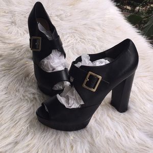 Michael Kor size 10 black leather 5 inch heel